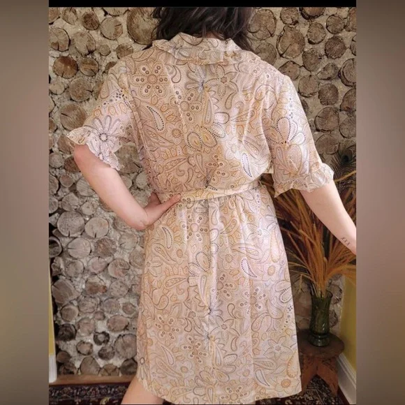 Vintage 1970s Paisley White Tan Polyester Dress, original belt, relaxed fit US16 - Picture 2 of 3